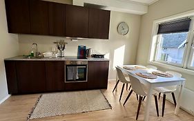 Modern Central Apartment Apt 204